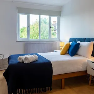 Bridge 3 Bedroom House With Reception Room, Office And Private Garden , London United Kingdom