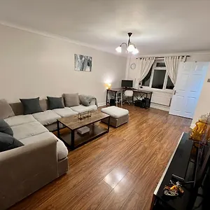 Entire 3 Bedroom End Of Terrace House! , Thamesmead (Greater London) United Kingdom